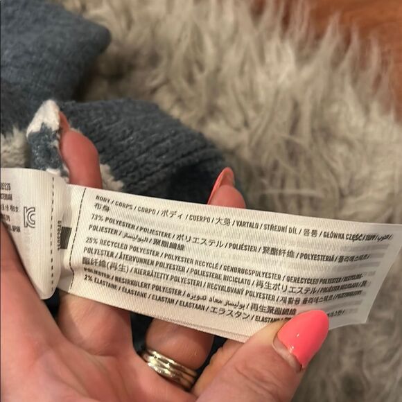 Hollister Blue‎ and White Stripped V-Neck Sweater - Picture 4 of 6